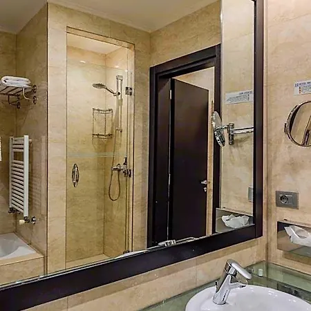 Rivo Hotel